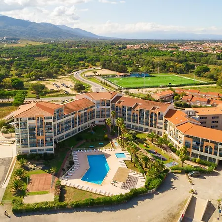 & Golf Port 公寓式酒店 3*