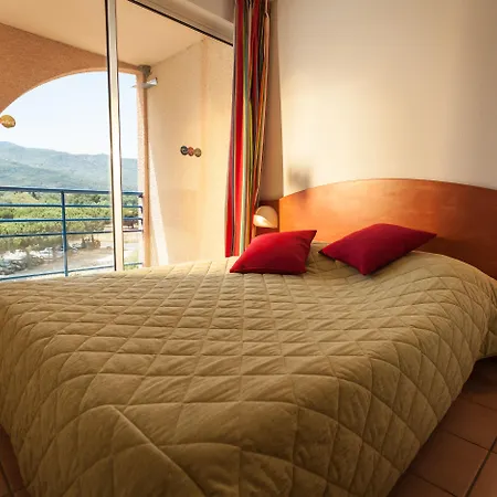 & Golf Port Aparthotel