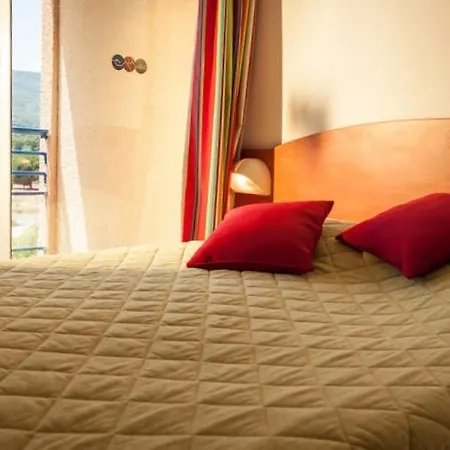 Aparthotel & Golf Port 3*