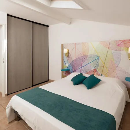 Aparthotel & Golf Port 3*